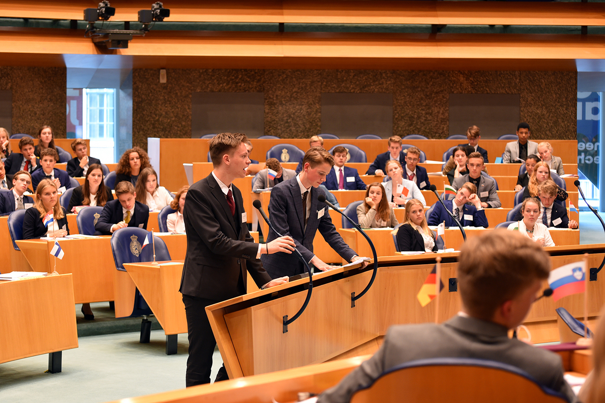 Foto's Tweede dag Algemene Vergaderingen van het Model European Parliament Nederland 2019