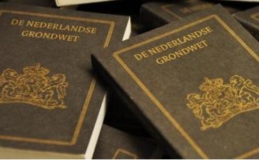 Meerdere exampleren van de Grondwet